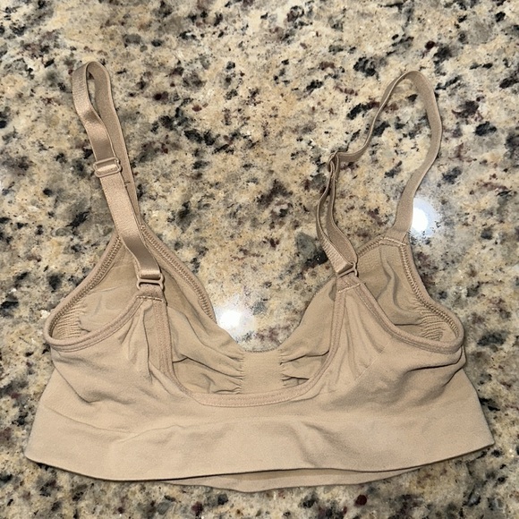 SKIMS sculpting Bra Never Worn Size S/M in Clay - Picture 4 of 5